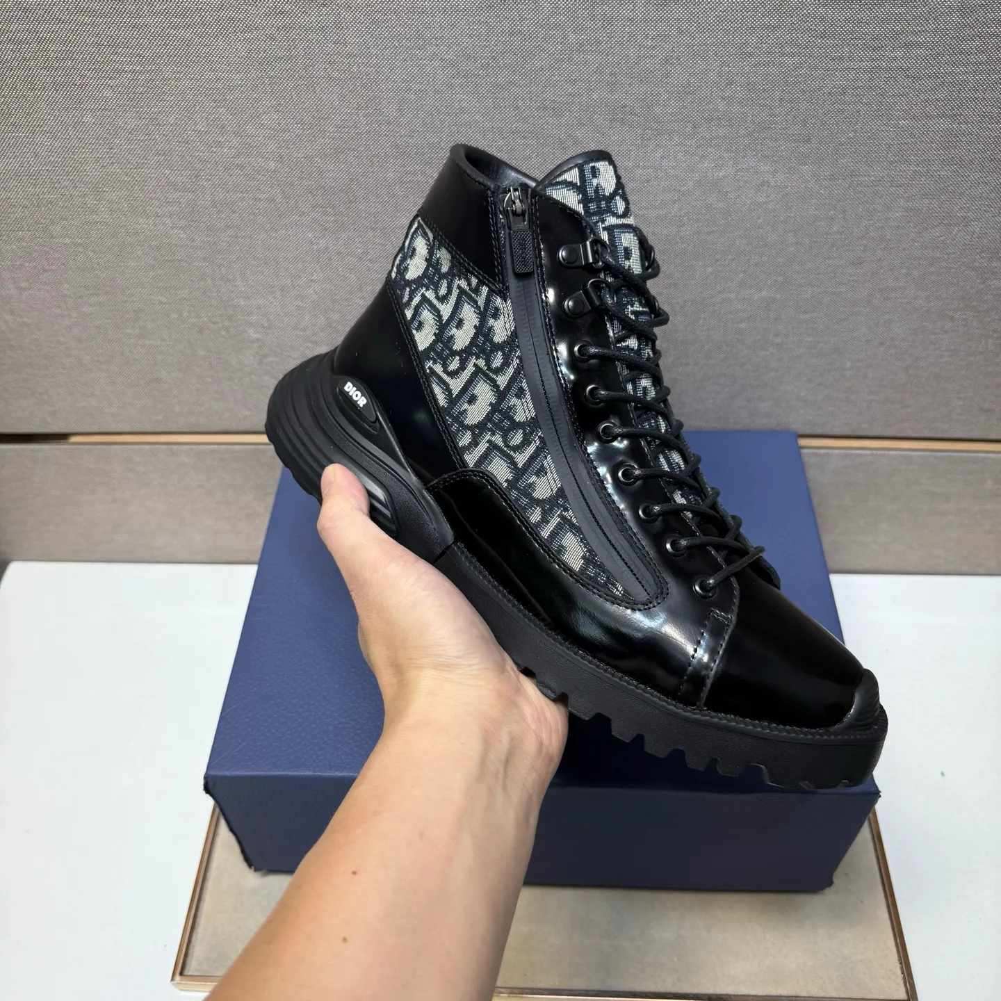 ⬛️Men's shoes 💰p580 [Dior~] Men's casual high-top shoes 2025z cabinet sales simultaneously 🔶Size: 39-44 #️⃣ 🔷2 colors🔜The upper is made of multi-material splicing➕Genuine leather lining, comfortable and breathable, sole: original comfortable and wear-resistant outsole, ⚠️Real shot📱Photographed🎬The real thing is better📢📢📢